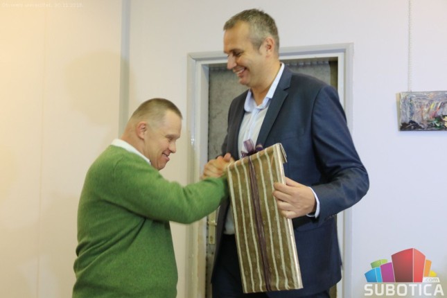 Održana trinaesta izložba slika Borisa Hrnjaka