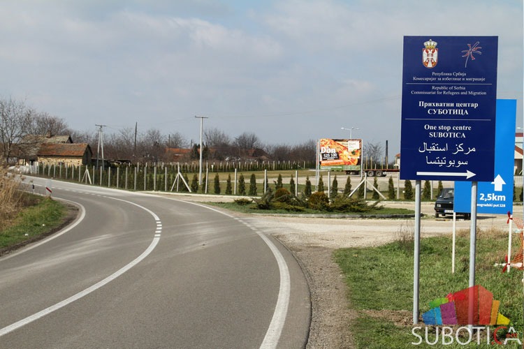 Crveni krst migrantima u Prihvatnom centru počeo dostavljati kuvana jela