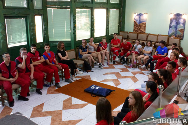 Zajedničke pripreme ekipa Crvenog krsta iz Subotice i Niša za republičko takmičenje