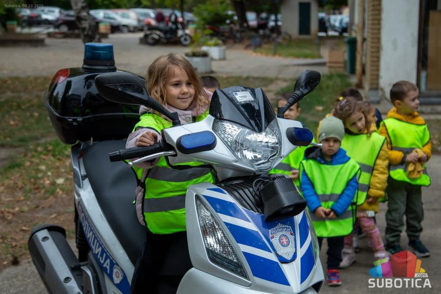 Mališani zavirili u svet policije