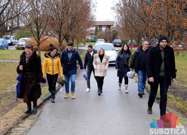 Bački doručak na Salašu Đorđević, mladenci sadili "drvo ljubavi"
