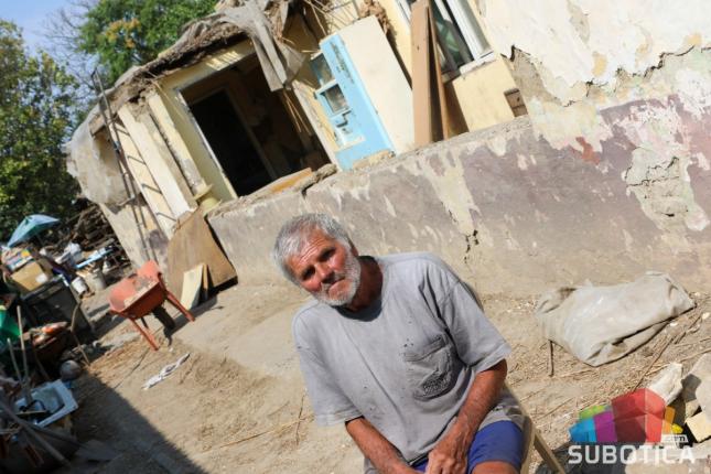 Porodici Dušnoki iz Aleksandrova urušio se krov, apeluju za pomoć ljudi dobre volje