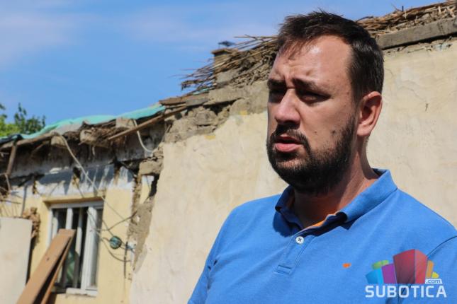 Porodici Dušnoki iz Aleksandrova urušio se krov, apeluju za pomoć ljudi dobre volje