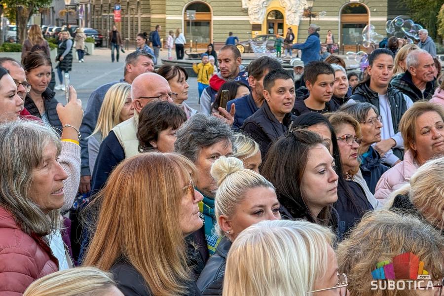 Sveće, pesme i emocije – Subotica se oprostila od Halida
