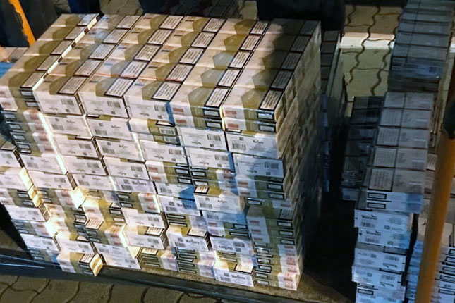 Carinici otkrili dupli bunker pun heroina i cigareta, uhapšeno šest osoba