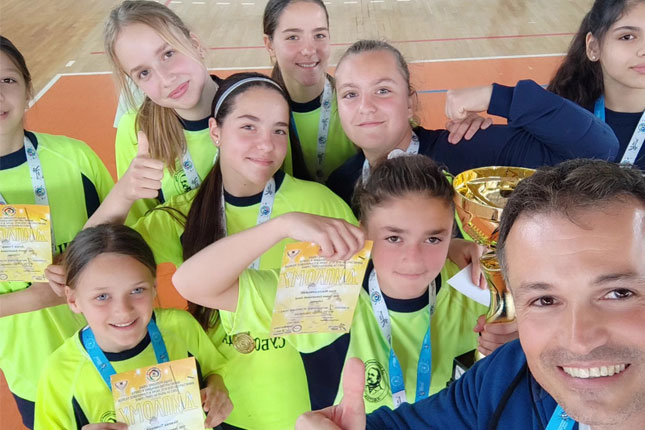 Futsal: Šampionski pehar donele i učenice OŠ „Jovan Jovanović Zmaj“