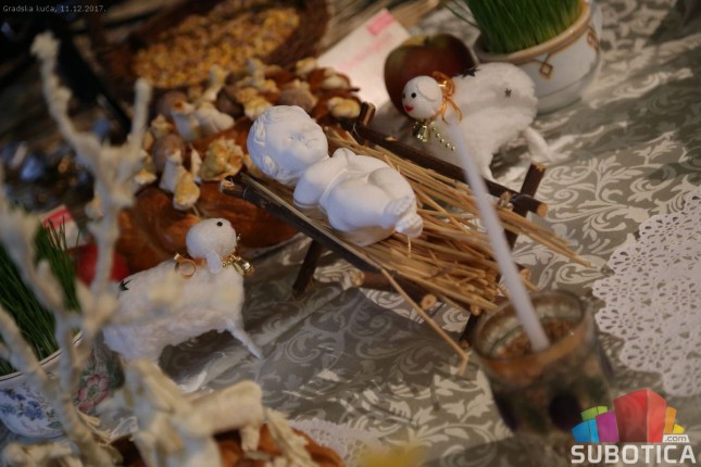 Otvorena izložba božićnjaka