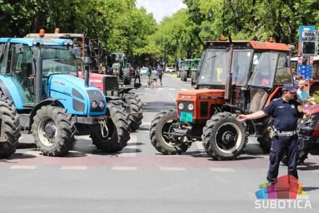 Radikalizacija protesta poljoprivrednika, jednočasovna blokada Štrosmajerove ulice od 10 časova