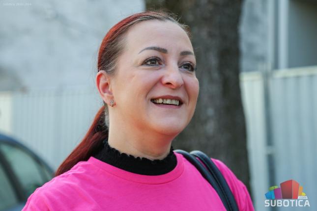 Građevinci podržali Dan borbe protiv vršnjačkog nasilja, na posao došli u roze majicama