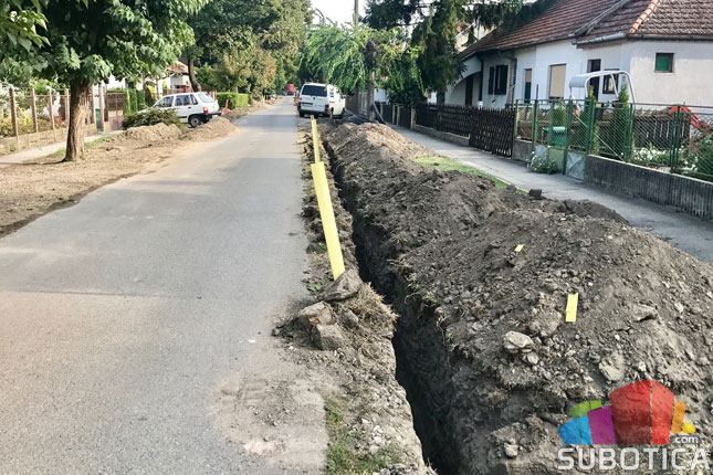 Stanovnici Kertvaroša negoduju zbog raskopanih ulica