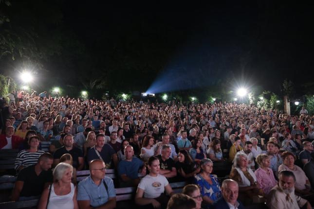 Uručenjem nagrade “Aleksandar Lifka” Anici Dobroj, Fedonu Papamihaelu i Ademiru Kenoviću svečano otvoren 31. Festival evropskog filma Palić