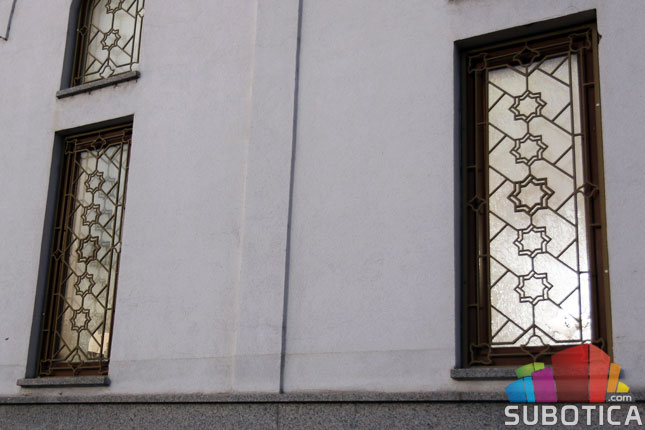 Razbijena dva prozora na Muhadžir džamiji