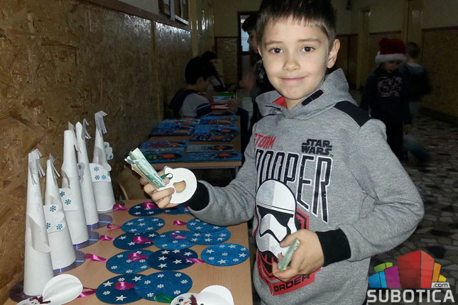 Deca iz OŠ "Miloš Crnjanski" prikupljala pomoć za ozdravljenje njihove vršnjakinje