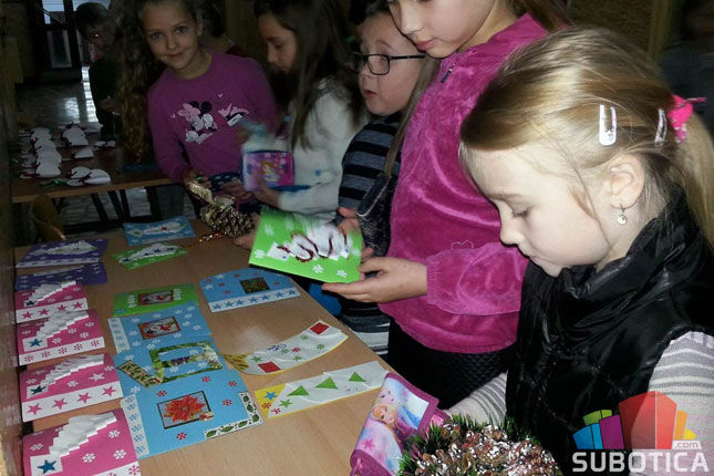 Deca iz OŠ "Miloš Crnjanski" prikupljala pomoć za ozdravljenje njihove vršnjakinje