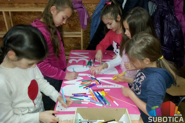 Deca iz OŠ "Miloš Crnjanski" prikupljala pomoć za ozdravljenje njihove vršnjakinje