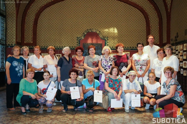 Remek dela od slame izložena u Vestibilu Gradske kuće