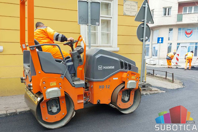 Sezona asfaltiranja počela rehabilitacijom ulica Jožefa Atile i Nikole Kujundžića