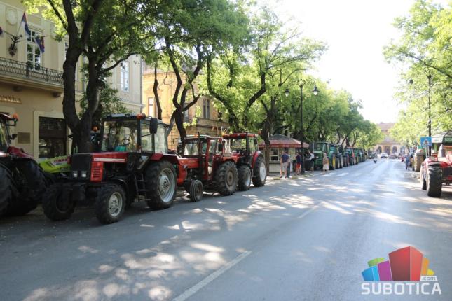 Lokalni poljoprivrednici ne odustaju od zahteva - protestima se pridružili paori iz Čantavira, Tavankuta i Šupljaka