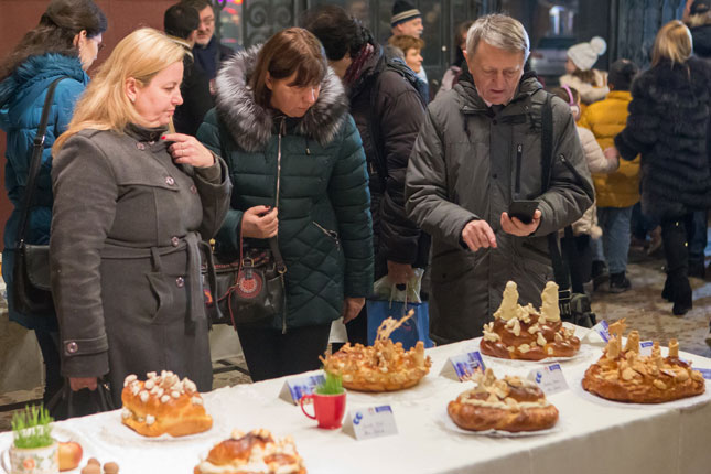 Božićnjaci i ove godine krase Gradsku kuću
