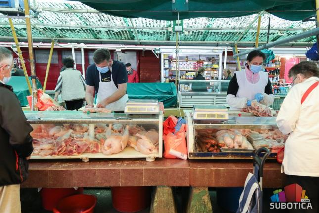 Prodaja lako kvarljivih namirnica na pijacama kontroliše se svakog dana