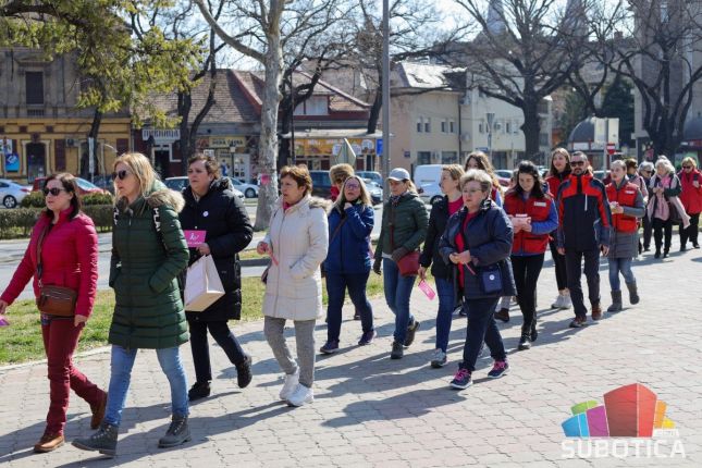 Simboličnom šetnjom obeležen Nacionalni dan borbe protiv raka dojke