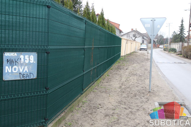 Građani samoinicijativno postavljali ležeće policajce