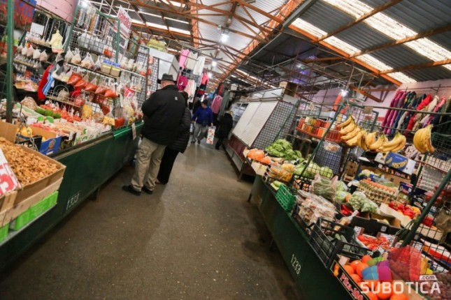 Zbog kovida Buvljak na kolenima