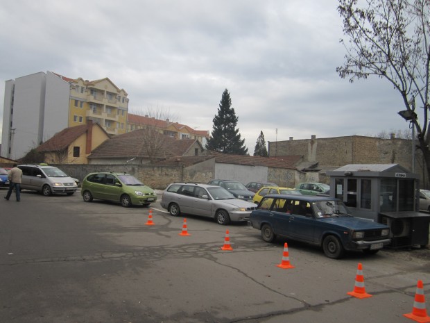 Gužva na novom zatvorenom parkingu kod Otvorenog univerziteta
