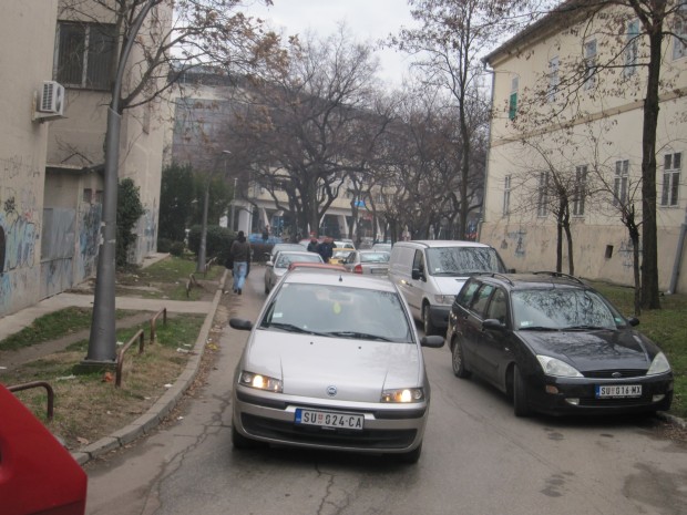 Gužva na novom zatvorenom parkingu kod Otvorenog univerziteta