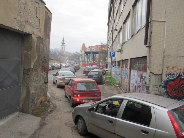 Gužva na novom zatvorenom parkingu kod Otvorenog univerziteta