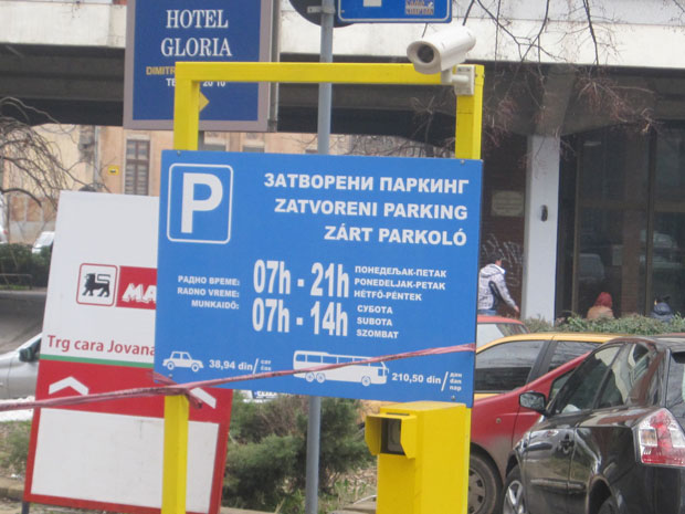 Gužva na novom zatvorenom parkingu kod Otvorenog univerziteta