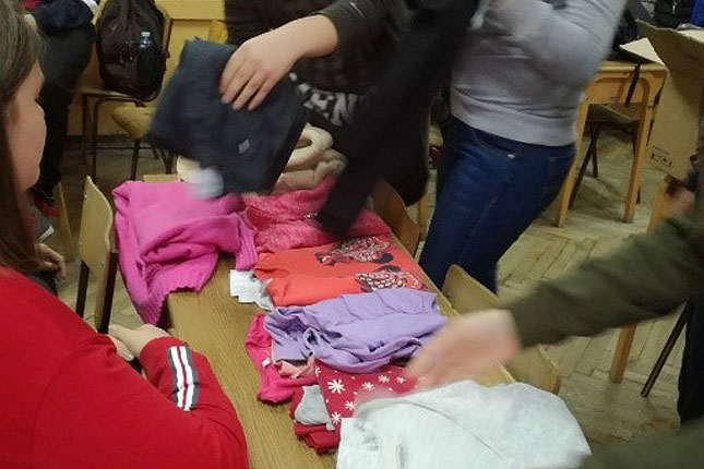 Akcija OŠ "10. oktobar" za lepši Božić dece iz socijalno ugroženih porodica