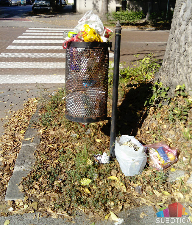 Kante za sitan otpad nisu mesto za odlaganje kućnog smeća