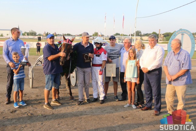 Grlo "Syria AT" pobednik srpskog kasačkog derbija u Subotici