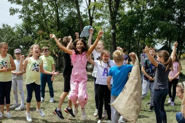 "LC smart" - učenje engleskog jezika u modernom ambijentu i kroz letnji kamp u prirodi