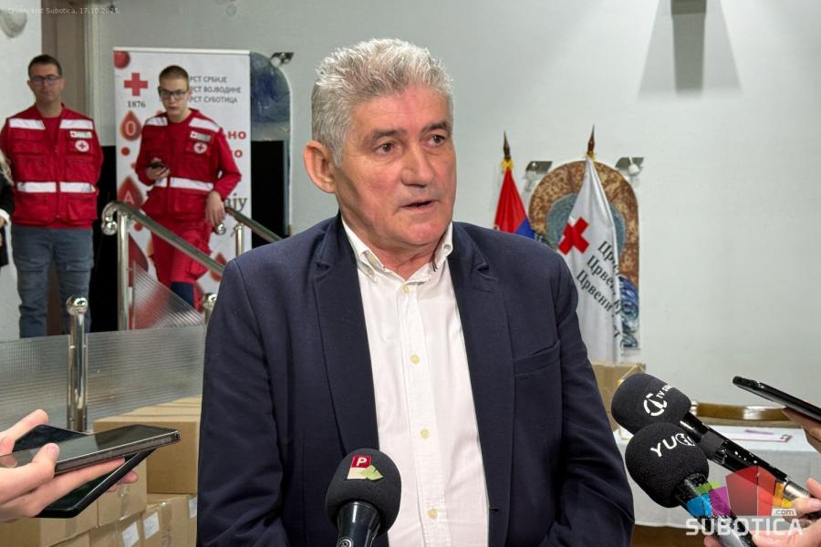 Crveni krst obeležio Svetski dan borbe protiv siromaštva podelom 3.000 paketa pomoći