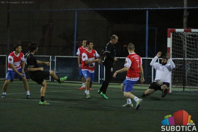Mali fudbal: Večeras finale Letnjeg turnira u Prvomaјskoj