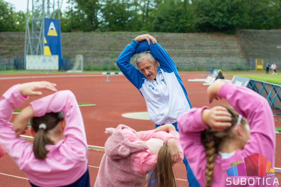 SUgrađani: Laslo Ubori - "Ja ću u pantalonama skočiti više nego ovi iz zaleta!"