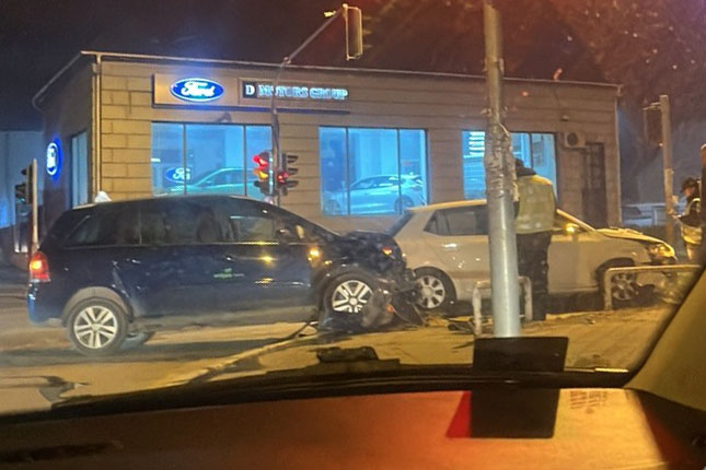 Dve "saobraćajke" u isto vreme, učestvovalo pet automobila