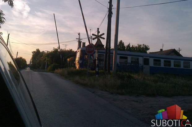 U Tavankutu  voz prolazi, a rampa podignuta