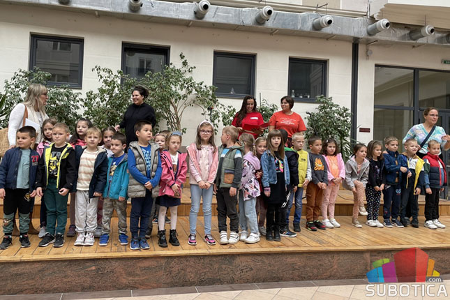 Mini festival dečje radosti pod sloganom "Svi smo zvezdice, a zajedno smo zvezdano nebo"
