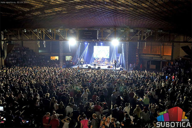 Sjajan koncert Tropiko benda u Hali sportova