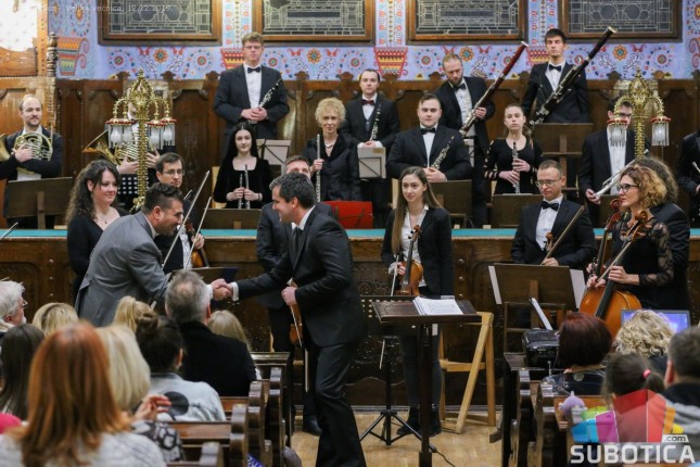 Višeminutne ovacije za Subotičku filharmoniju