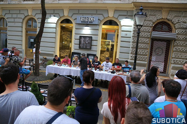 Slobodan Savić pobednik takmičenja u jedenju ljutih papričica