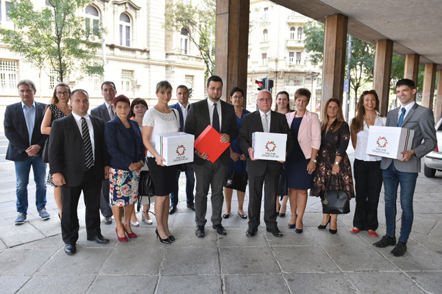 Pastor: Ostajemo svoji na svome u saradnji sa državom