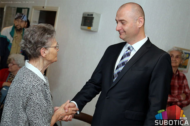 Izložba slika "Ples u bojama" korisnika Gerontološkog centra