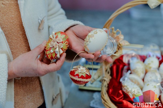 Radost praznika u veštim rukama slamarke Vere Bašić Palković