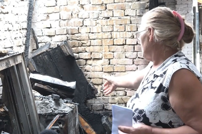 Porodici Kovač plamen progutao deo krova