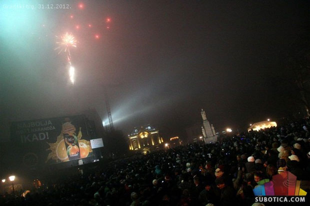 Subotičani se zagrevali za novu pa ispratili staru godinu