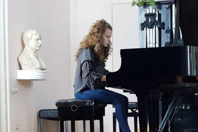 Oni dolaze: Maja Milović, učenica OŠ "Kizur Ištvan" i Muzičke škole